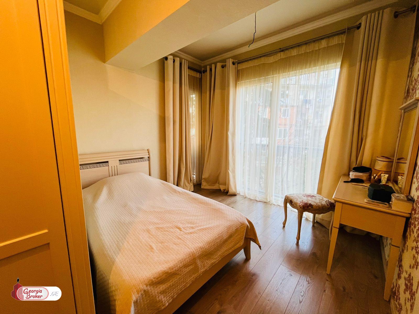 продается квартира с новым ремонтом 3-комнаты